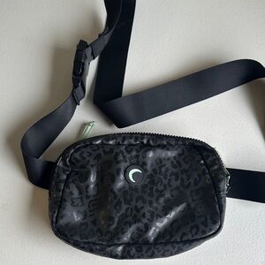 ZYIA Black and Gray Belt Bag